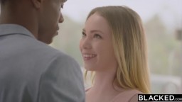 Cola grande – un blanco fino con una cola negra grande y dura.